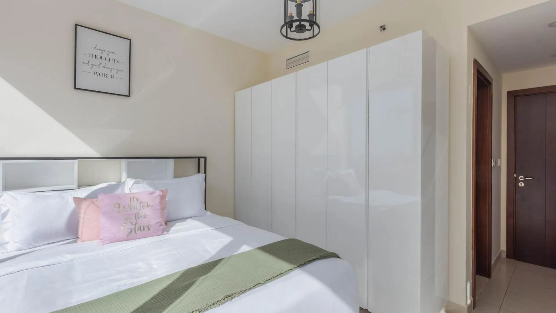 Beautiful Marina Views 1 Bed Apartment Dubai